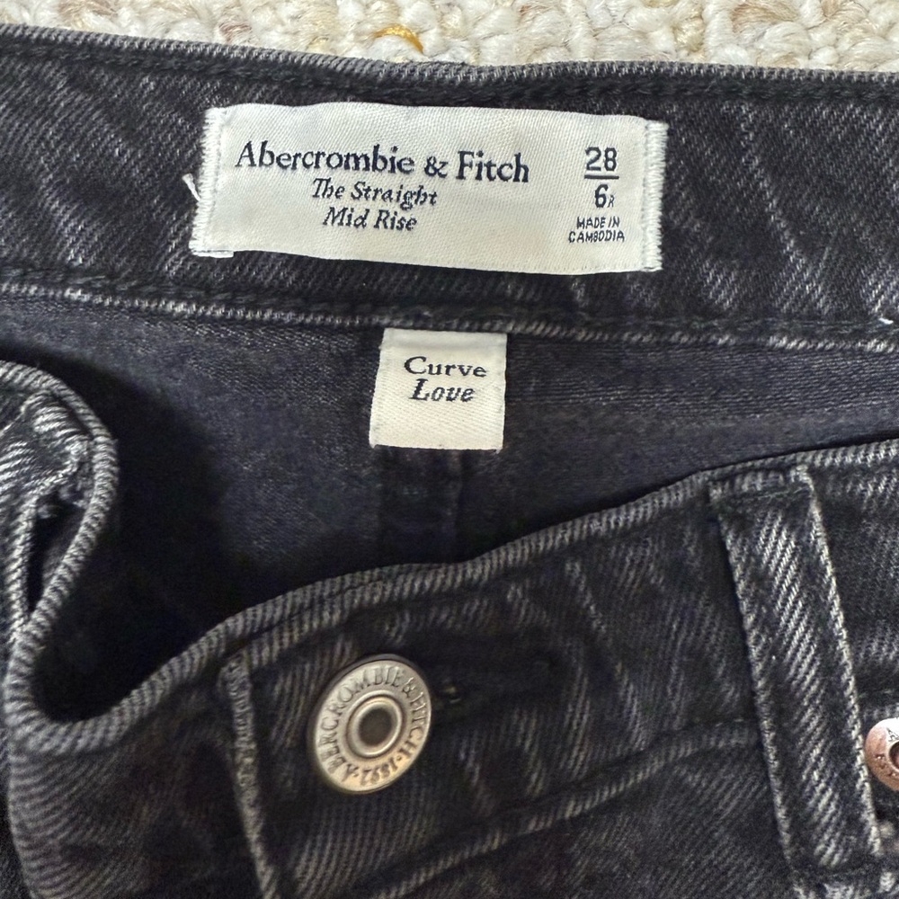Abercrombie & Fitch Curve Love Mid Rise 90s Straight Jeans
